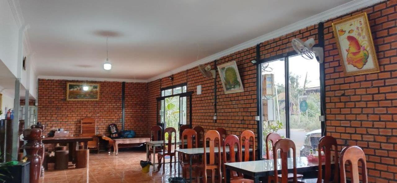 Manel Guesthouse And Restaurant Szenmonorom Kültér fotó