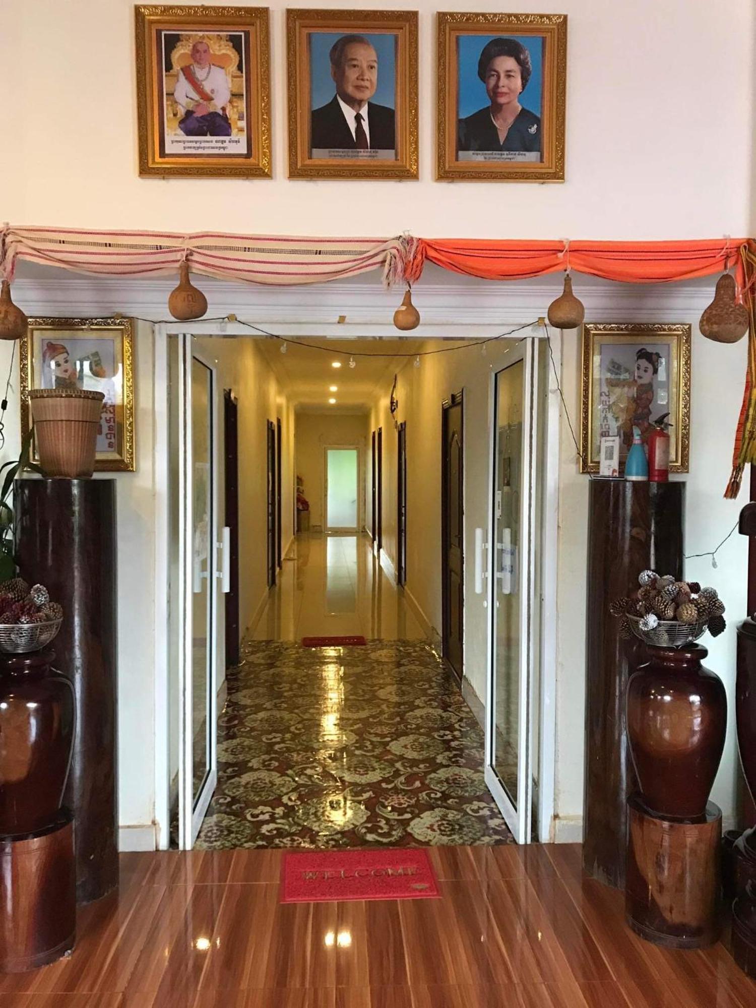 Manel Guesthouse And Restaurant Szenmonorom Kültér fotó