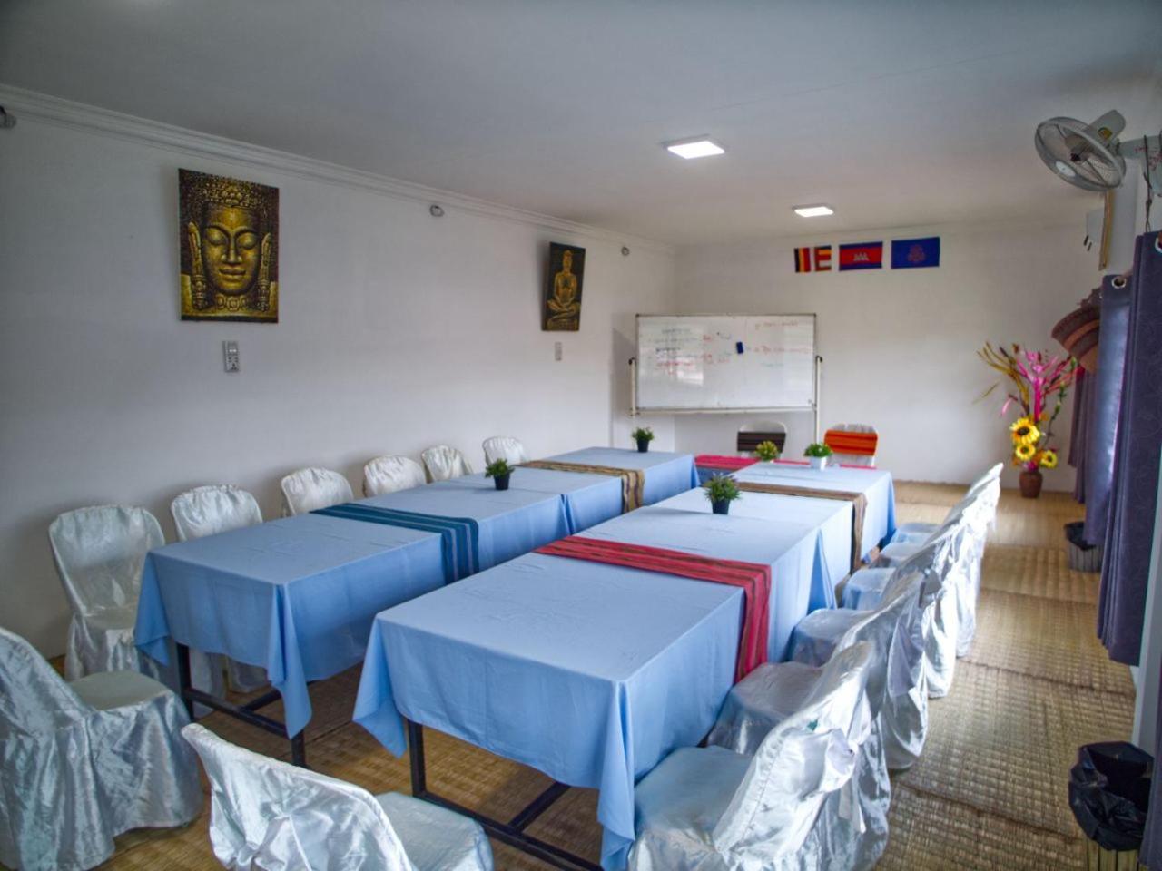 Manel Guesthouse And Restaurant Szenmonorom Kültér fotó