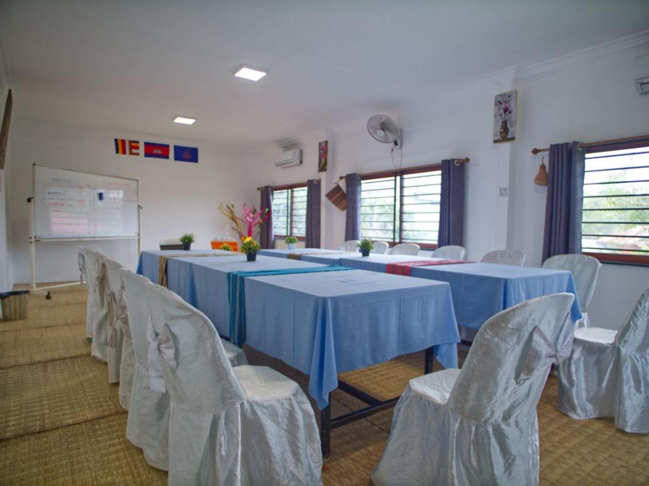 Manel Guesthouse And Restaurant Szenmonorom Kültér fotó