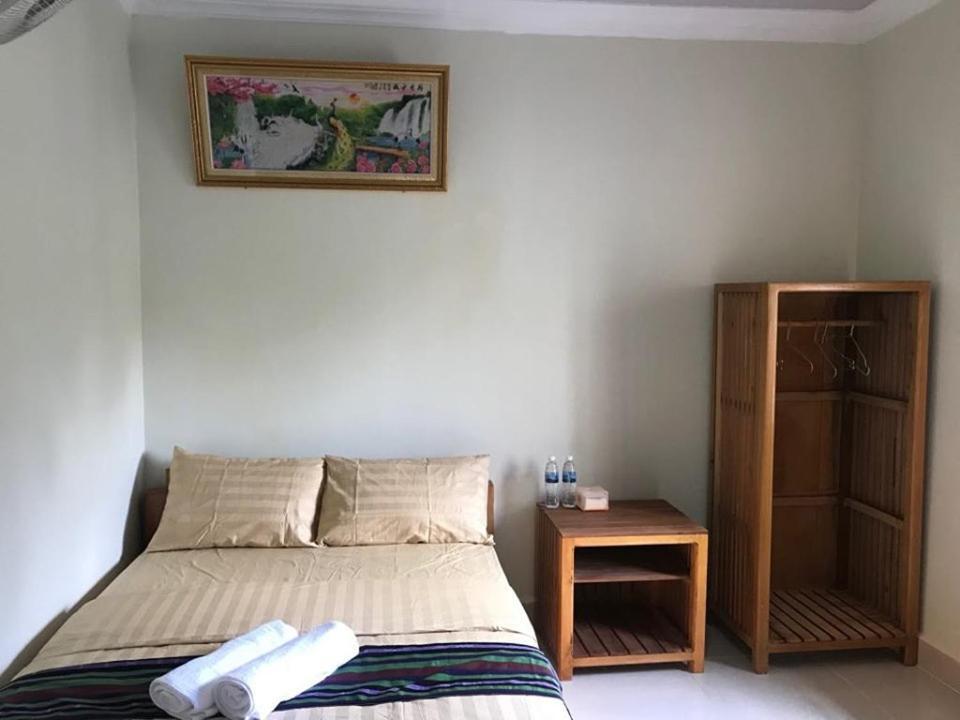 Manel Guesthouse And Restaurant Szenmonorom Kültér fotó