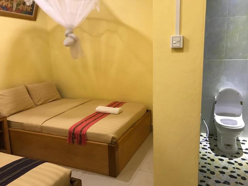 Manel Guesthouse And Restaurant Szenmonorom Kültér fotó